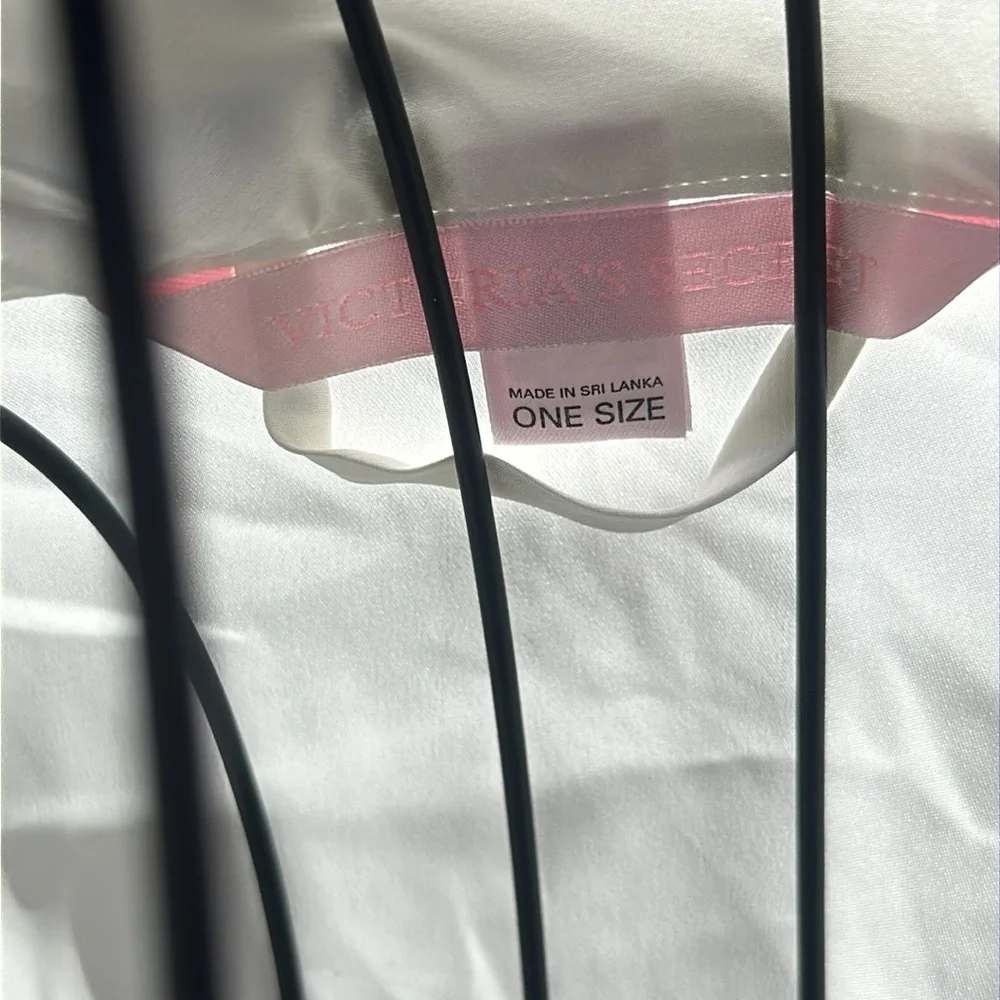 Victoria’s secret’s robe​ - Picture 3 of 4